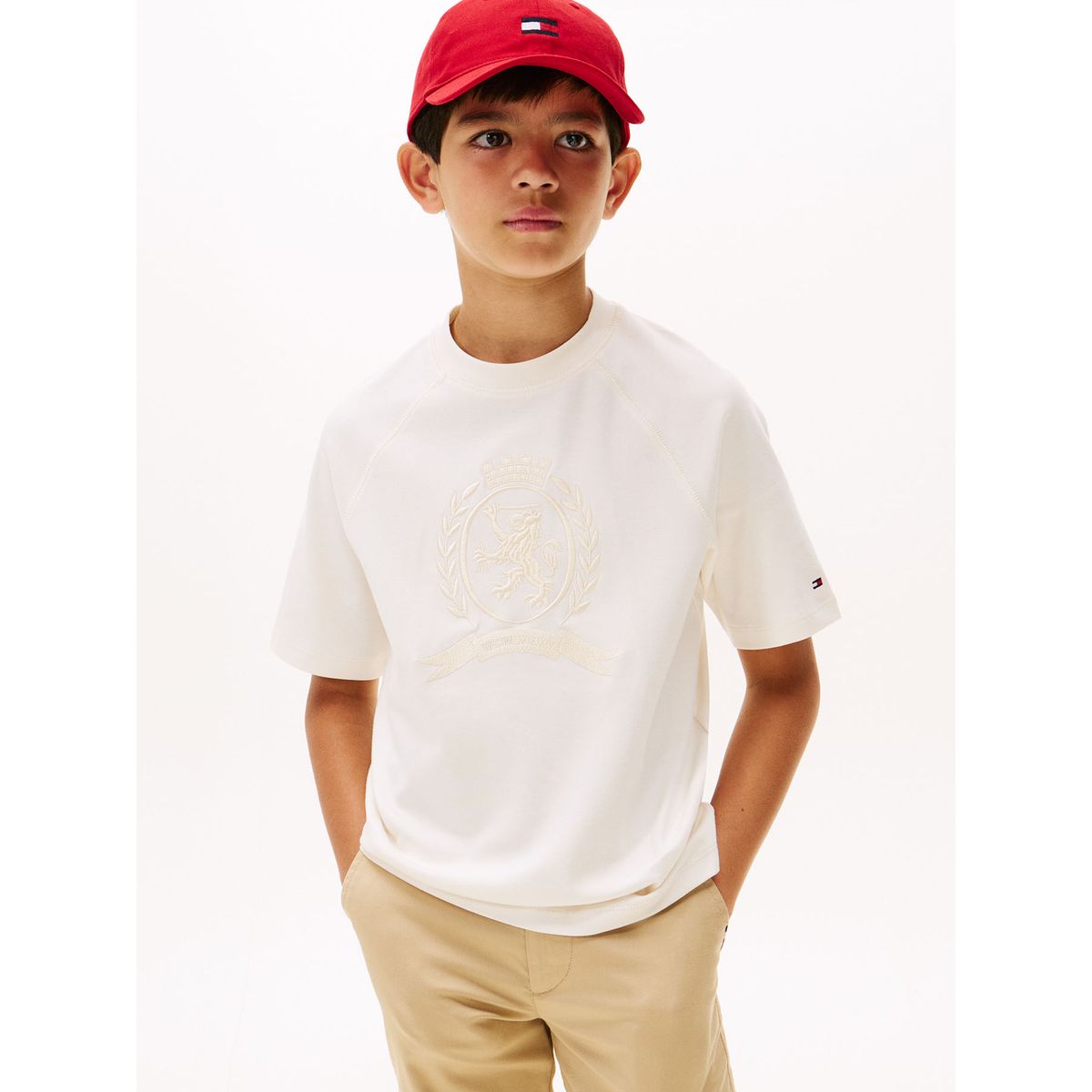 TOMMY HILFIGER - Camiseta blanca de cuello redondo con escudo TH Tommy Hilfiger