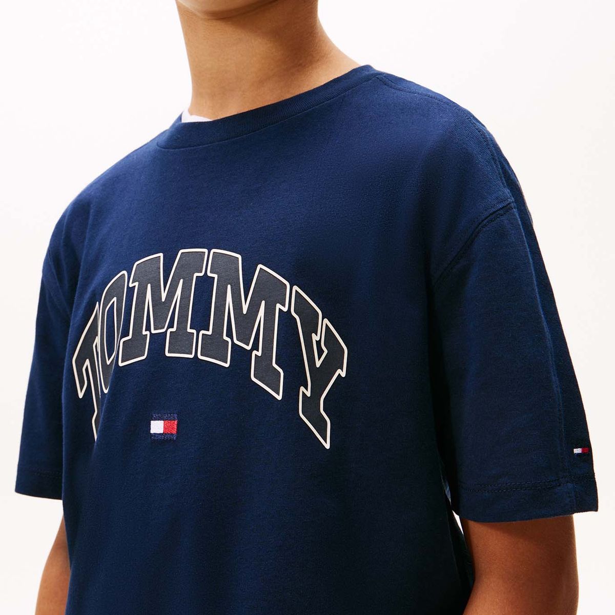 TOMMY HILFIGER - Camiseta azul Varsity de cuello redondo con logo Tommy Hilfiger