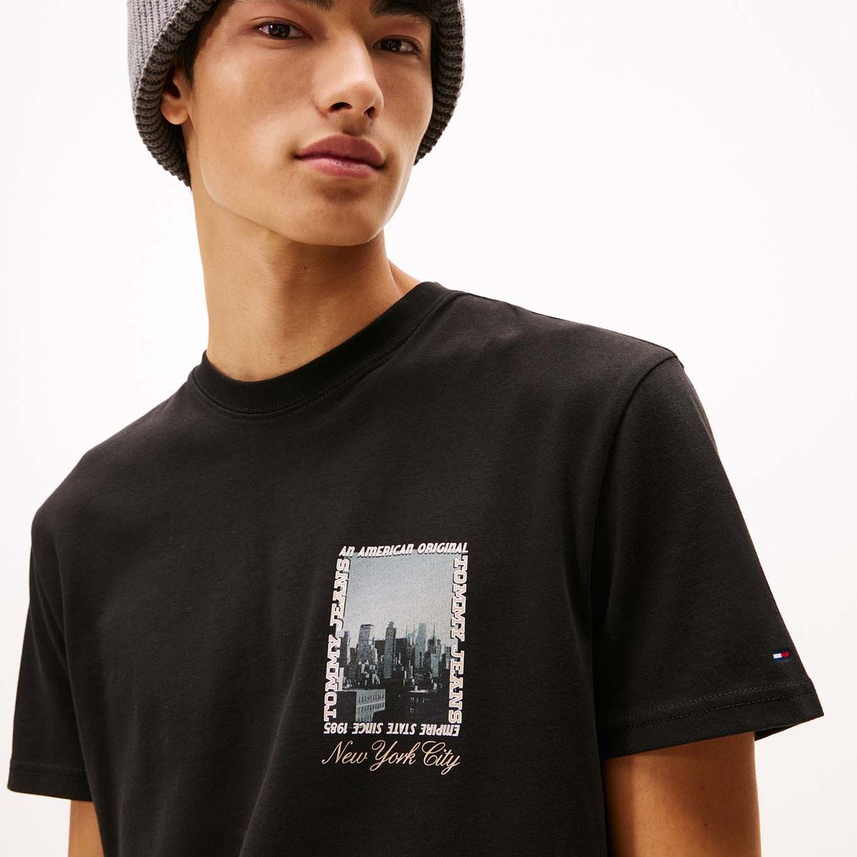 TOMMY HILFIGER - Camiseta negra de punto con foto estampada Tommy Jeans