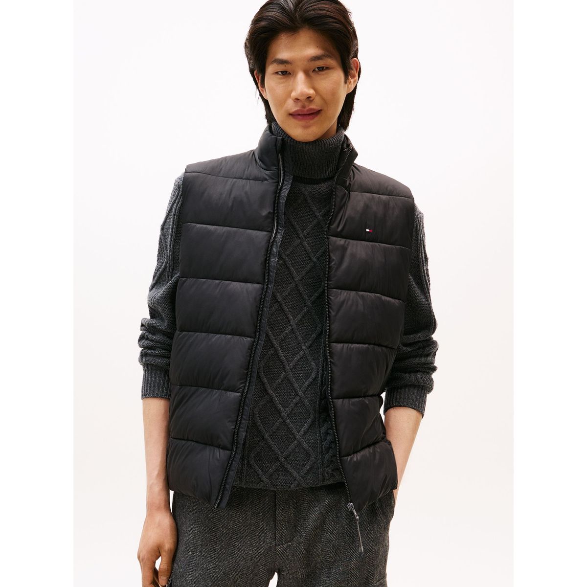 TOMMY HILFIGER - Chaleco negro de cuello alto acolchado Tommy Hilfiger