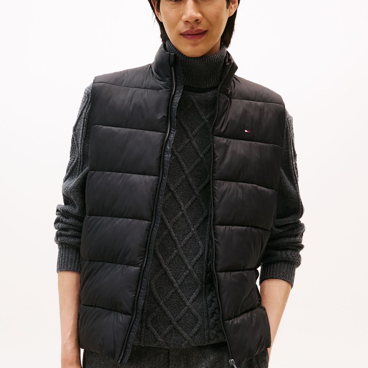 TOMMY HILFIGER - Chaleco negro de cuello alto acolchado Tommy Hilfiger