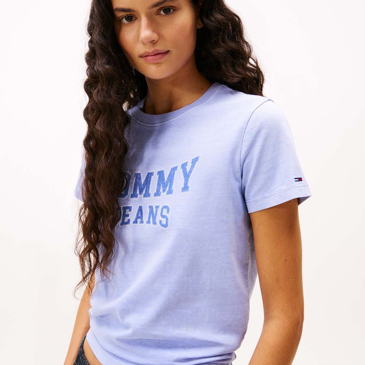 TOMMY HILFIGER - Camiseta celeste de cuello redondo con escudo Tommy Jeans