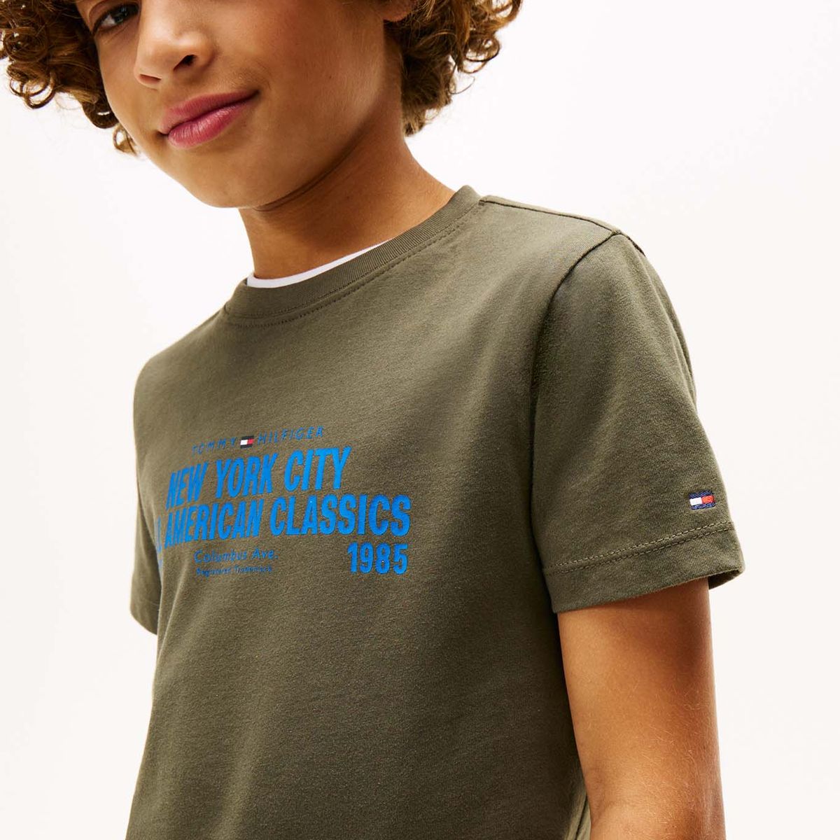 TOMMY HILFIGER - Camiseta gris con logo gráfico NYC Tommy Hilfiger