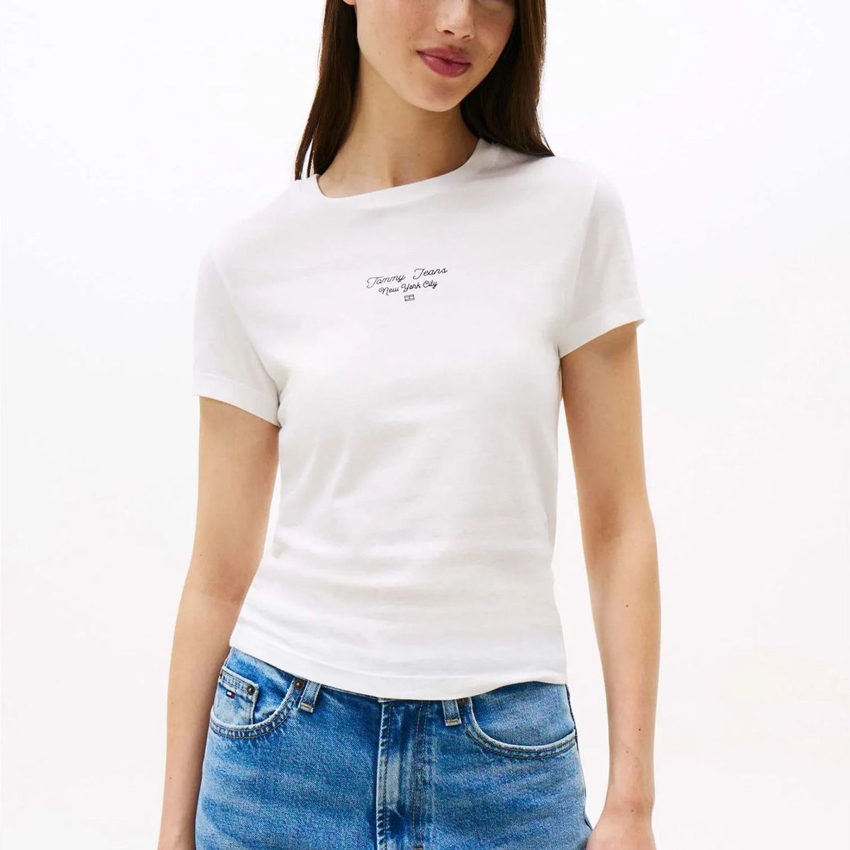 TOMMY HILFIGER - Camiseta blanca de punto con logo y corte slim Tommy Jeans
