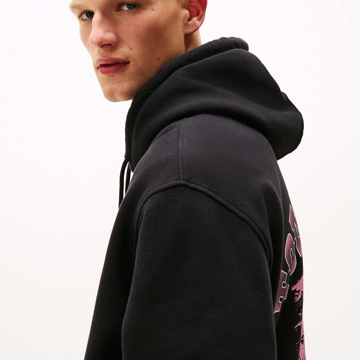 TOMMY HILFIGER - Buzo negro con capota y logo gráfico Tommy Jeans