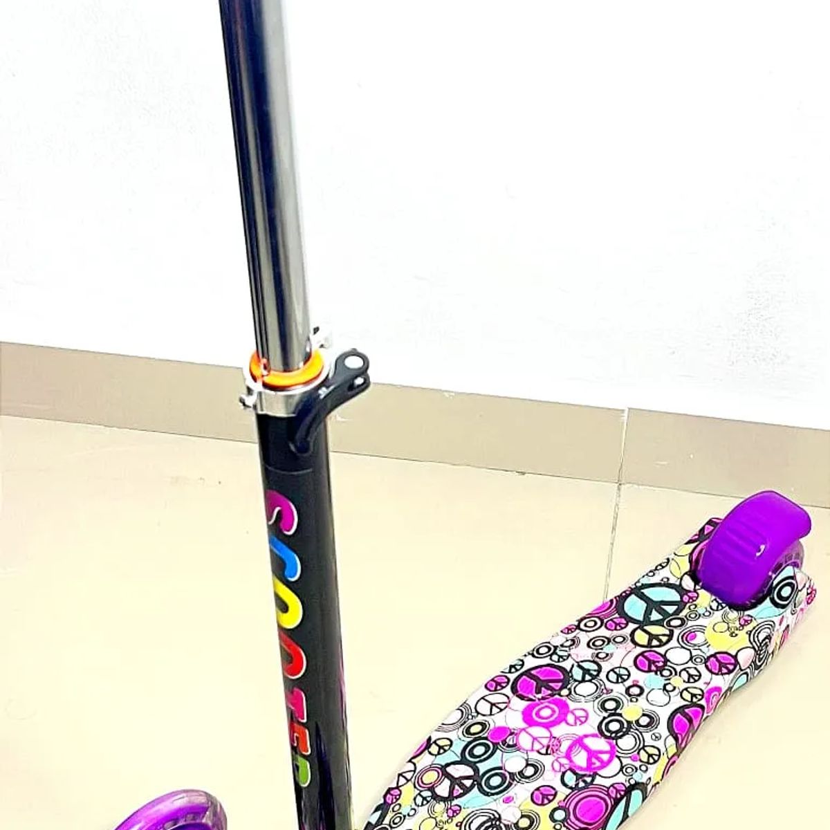 GENERICO - Patineta Scooter Estampados Paz y Amor Llenos De Color  para niños de 3 a 12 años
