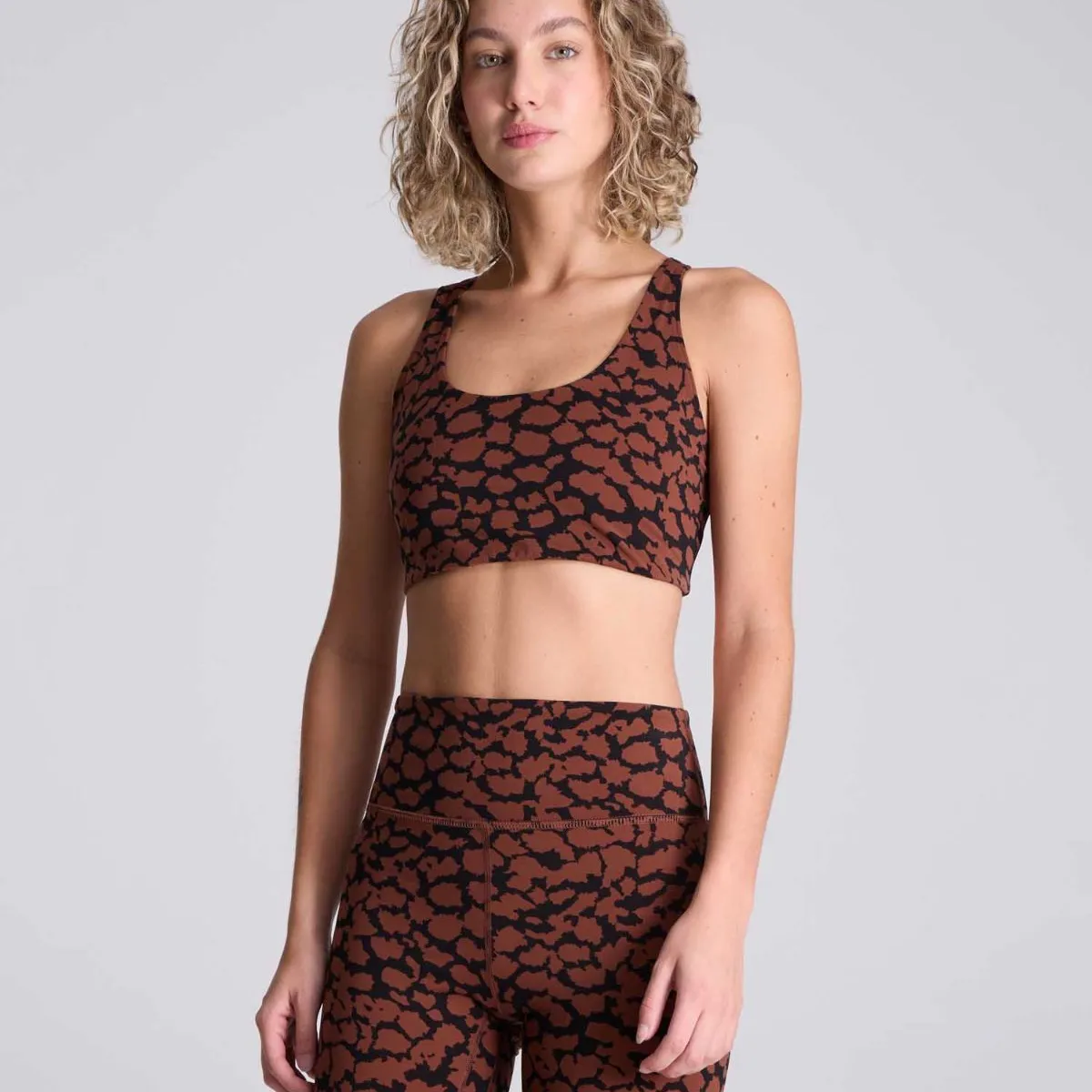 ATMOS - Top Deportivo Estampado  Para Mujer Café Atmos