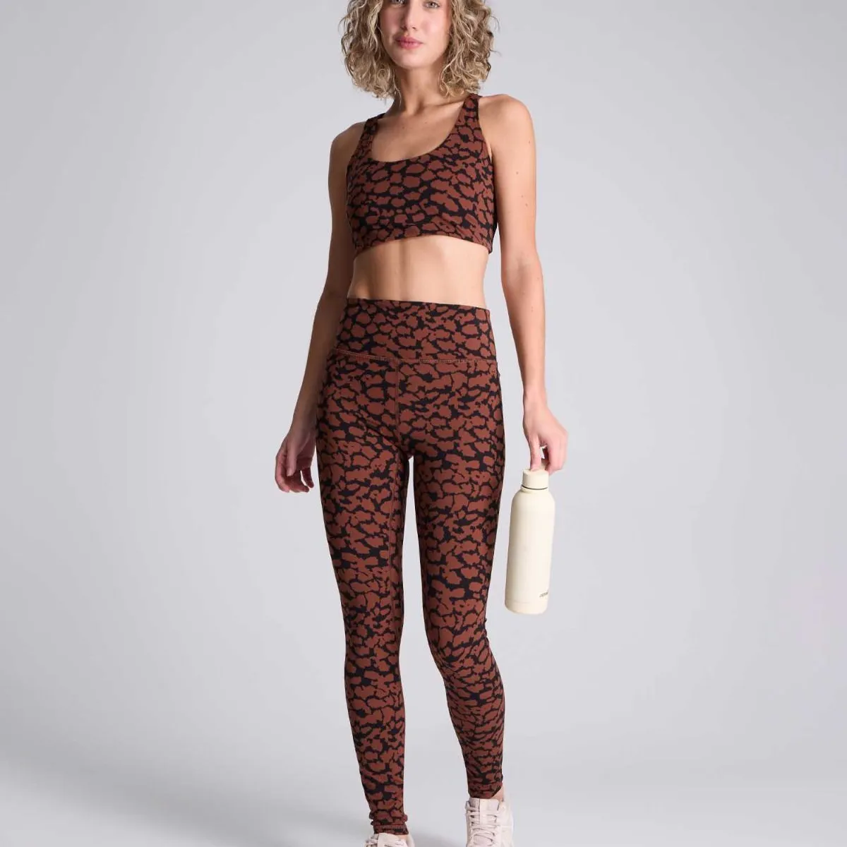 ATMOS - Top Deportivo Estampado  Para Mujer Café Atmos