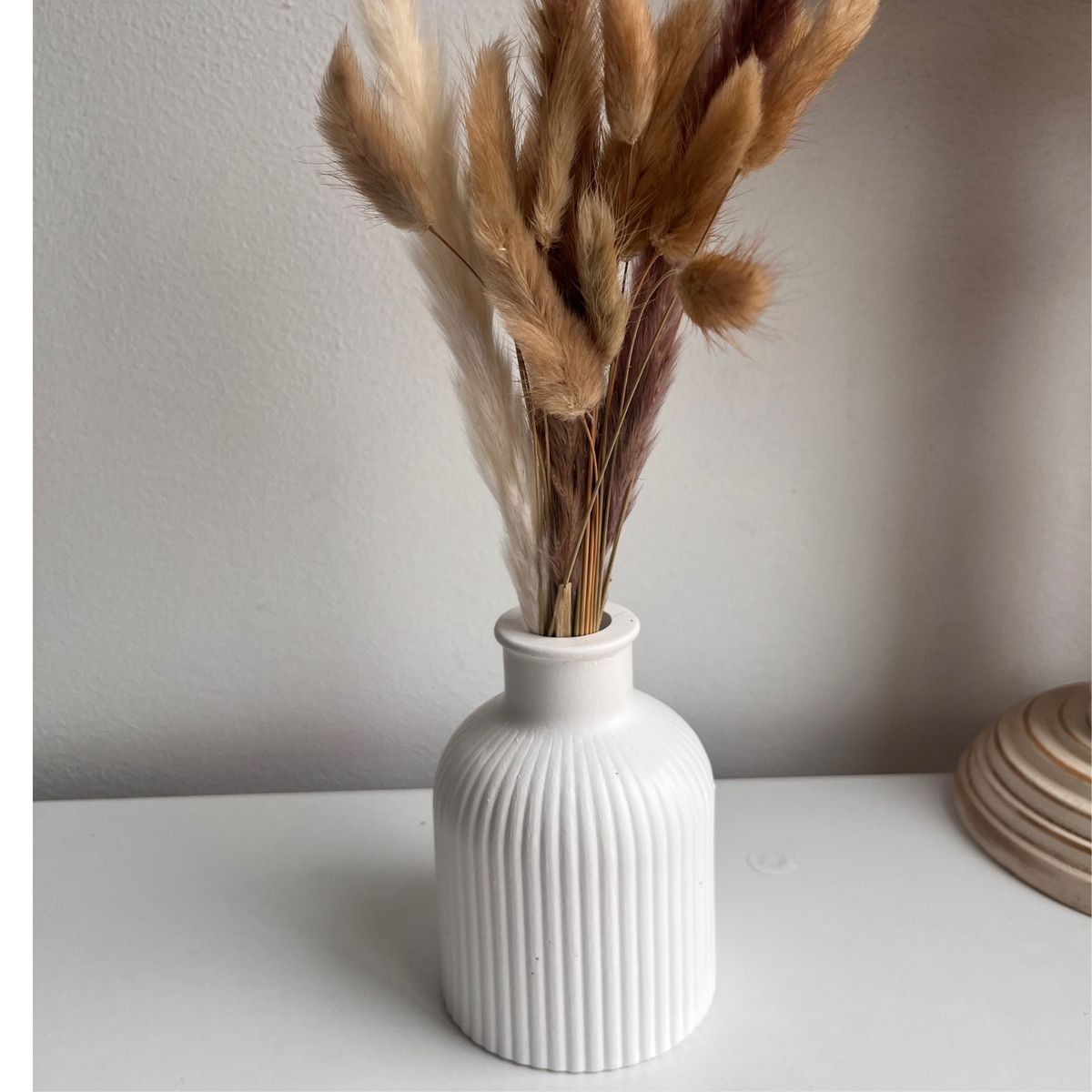 DECORACIONES ALE Y GABI - Centro de Mesa Roxana Jarrón Base Adornos flores y Pensante Blanco 5 piezas