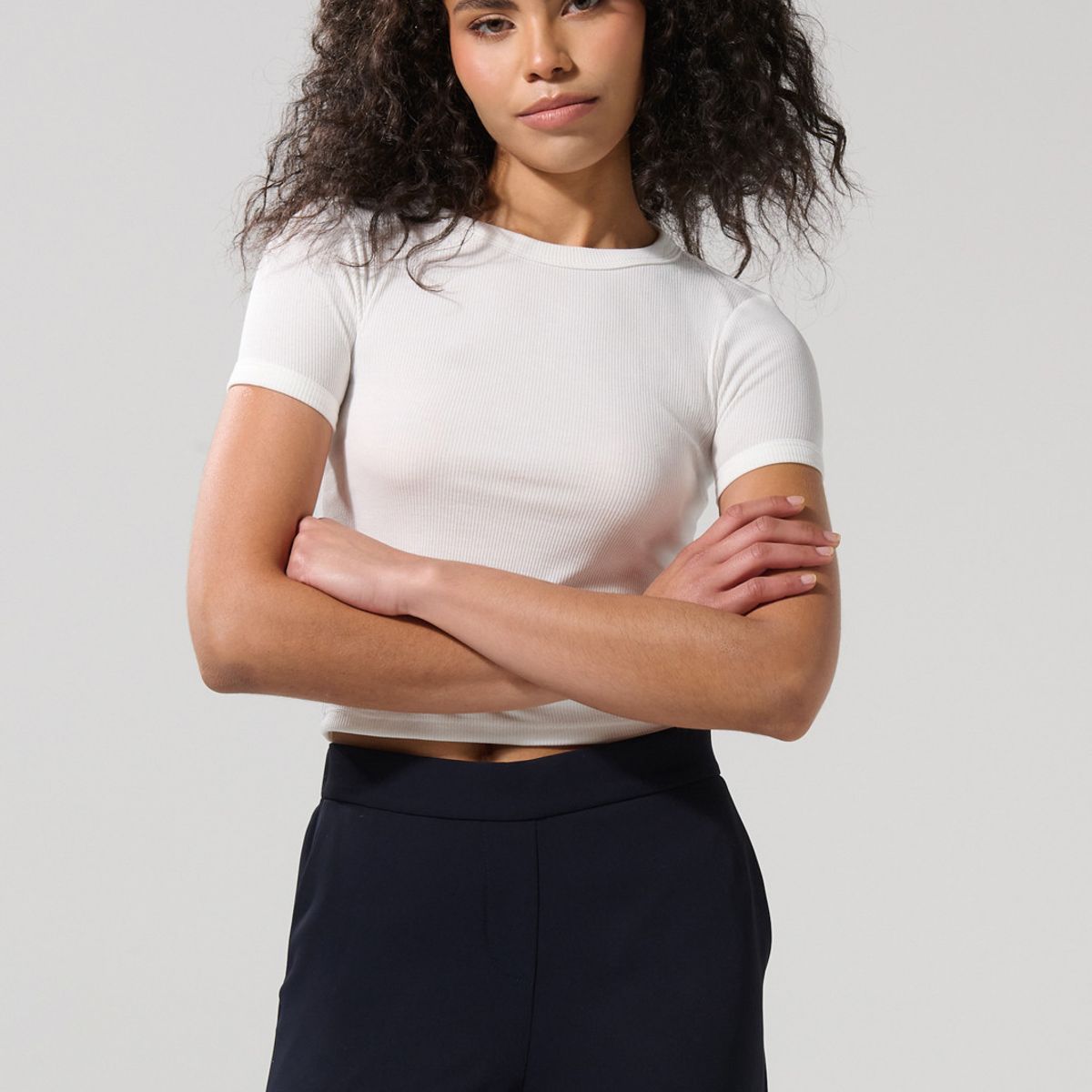 KOAJ - KOAJ Camiseta unicolor con cuello redondo y texturas de can Mujer