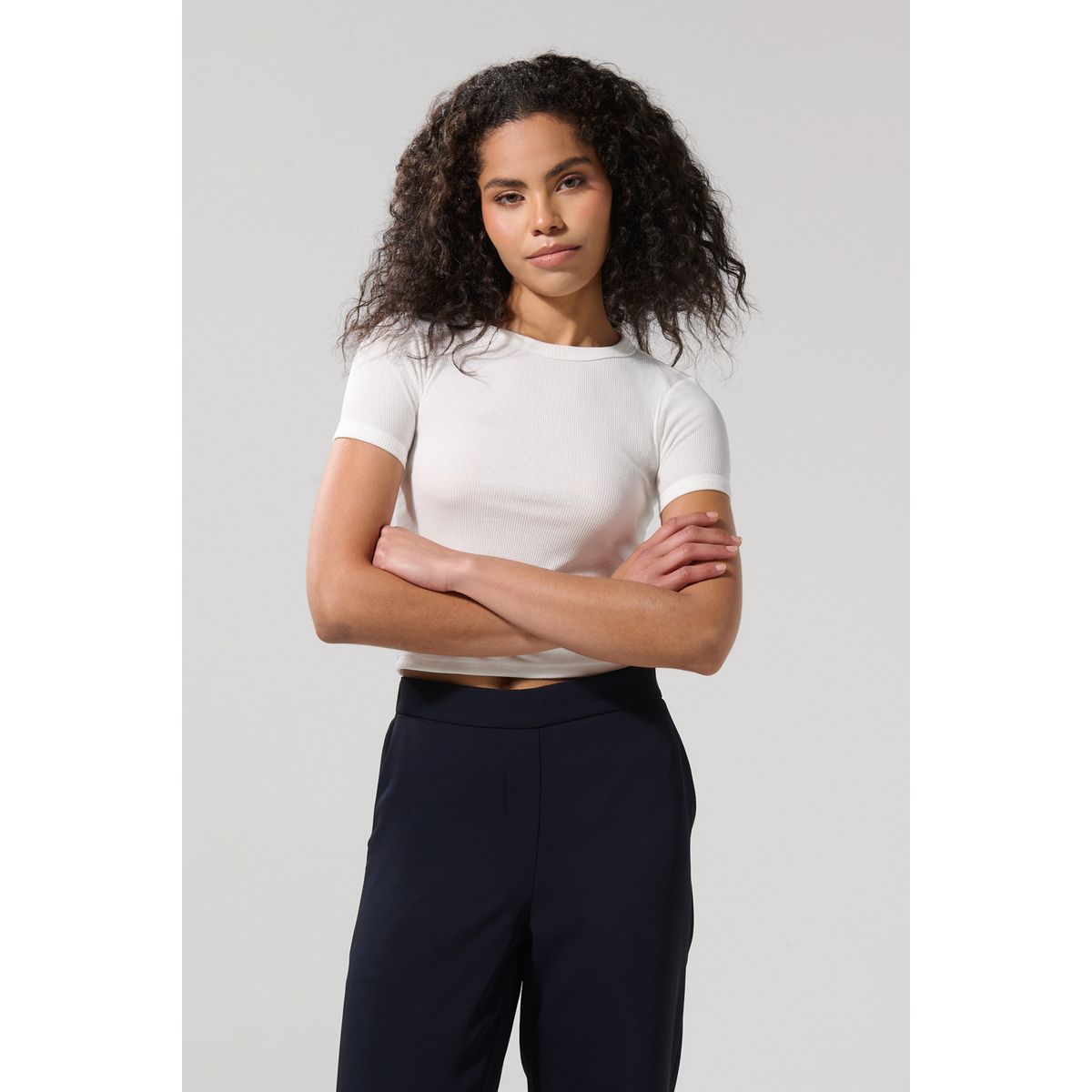 KOAJ - KOAJ Camiseta unicolor con cuello redondo y texturas de can Mujer