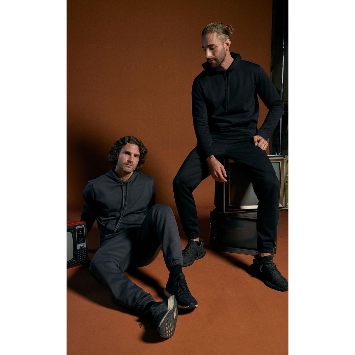 DIANE & GEORDI - BusoGO01L4