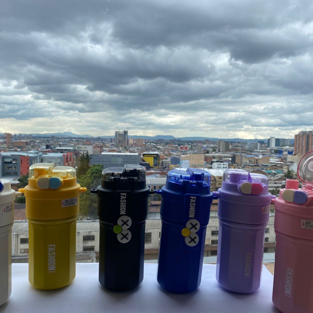 GENERICO - Termo Personalizado con Diseño de Ojos y Aislamiento Térmico Blanco