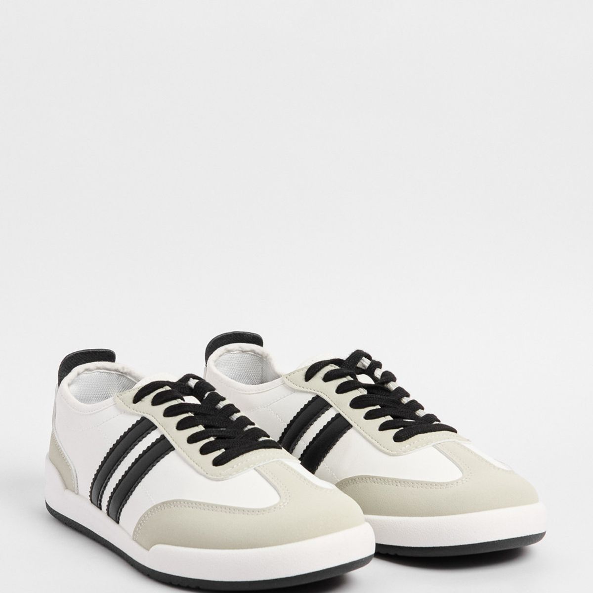 KOAJ - KOAJ Tenis blancos casuales con contrastes negros laterales Hombre