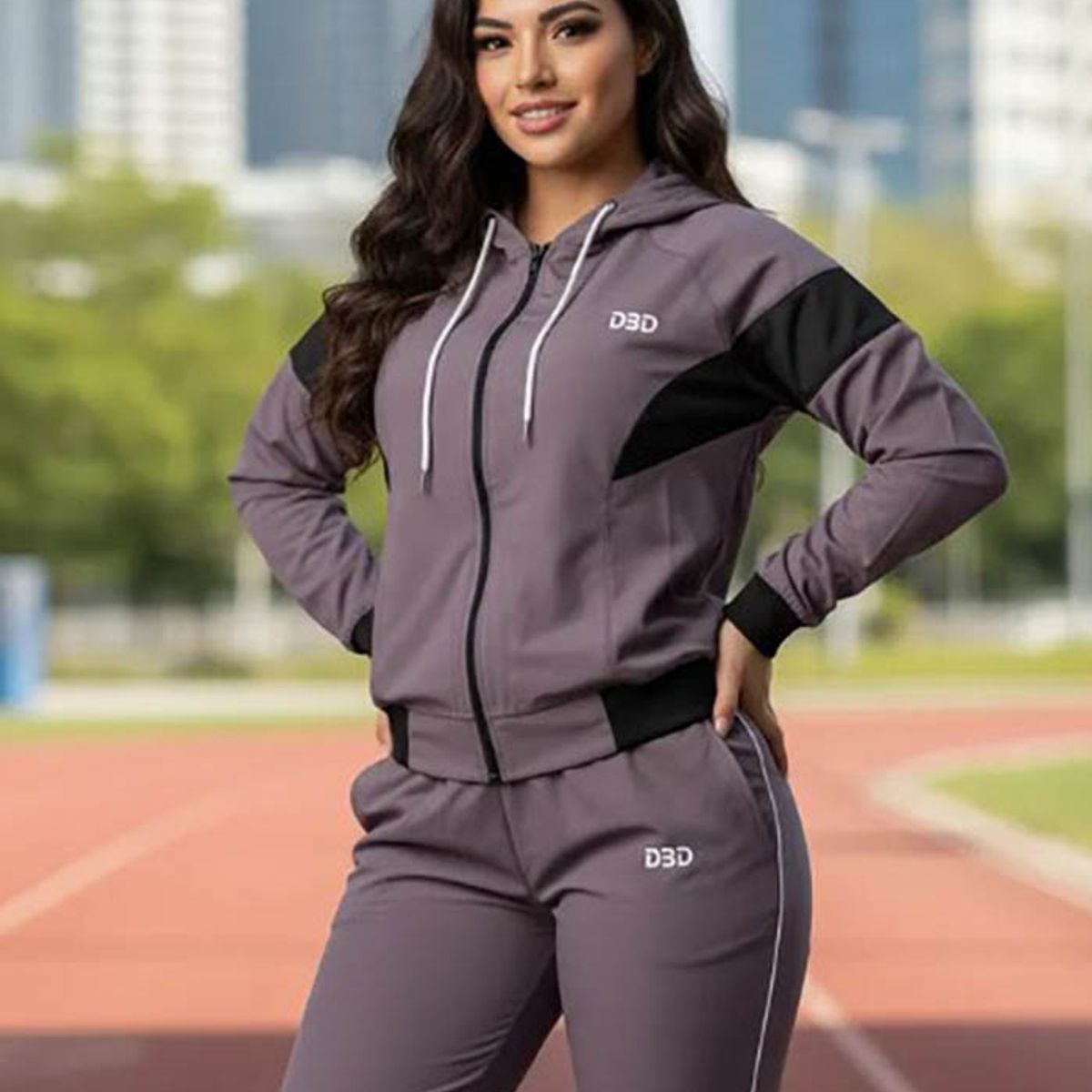 MODA EN CIRCUITO - Conjunto Deportivo o Sudadera para Mujer en Impermeable