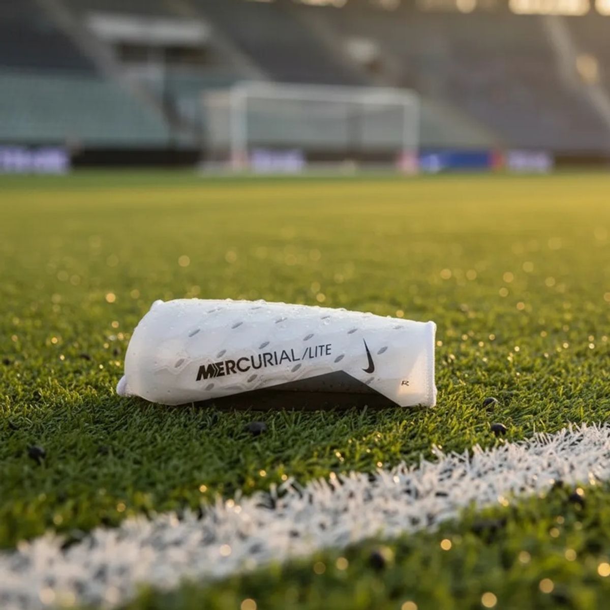 NIKE - Espinilleras Nike Unisex Mercurial Lite DN3611-100 Blanco Fútbol TALLA L