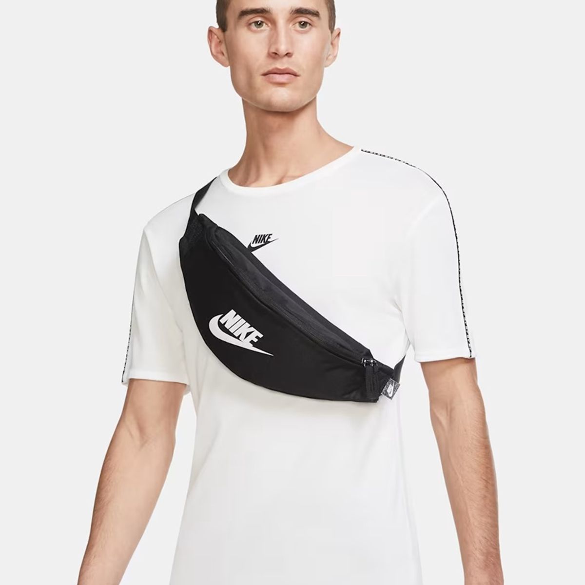 NIKE - Cangurera Nike Unisex Heritage 3L DB0490-010 Negro Casual