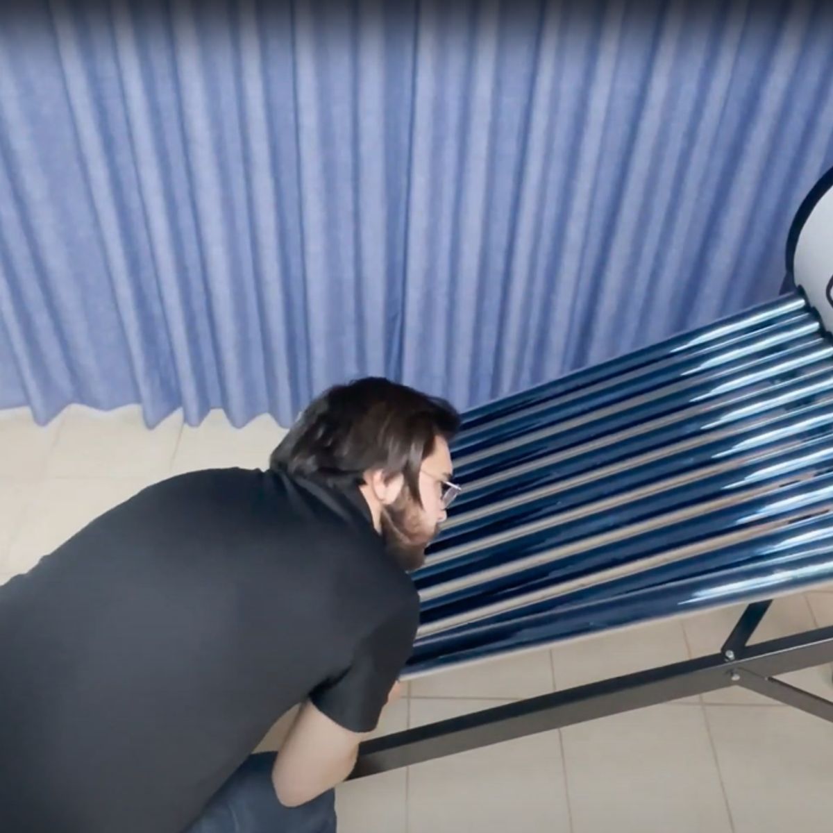 EPCOM - Bóiler Solar Baja Presión: 18 Tubos de Vacío y Termotanque 180 L