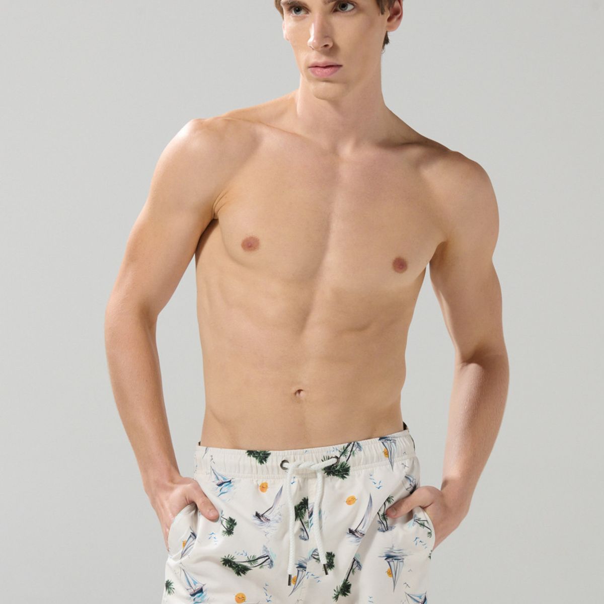 KOAJ - KOAJ Bermuda playera crema tiro bajo con estampados continuo Hombre