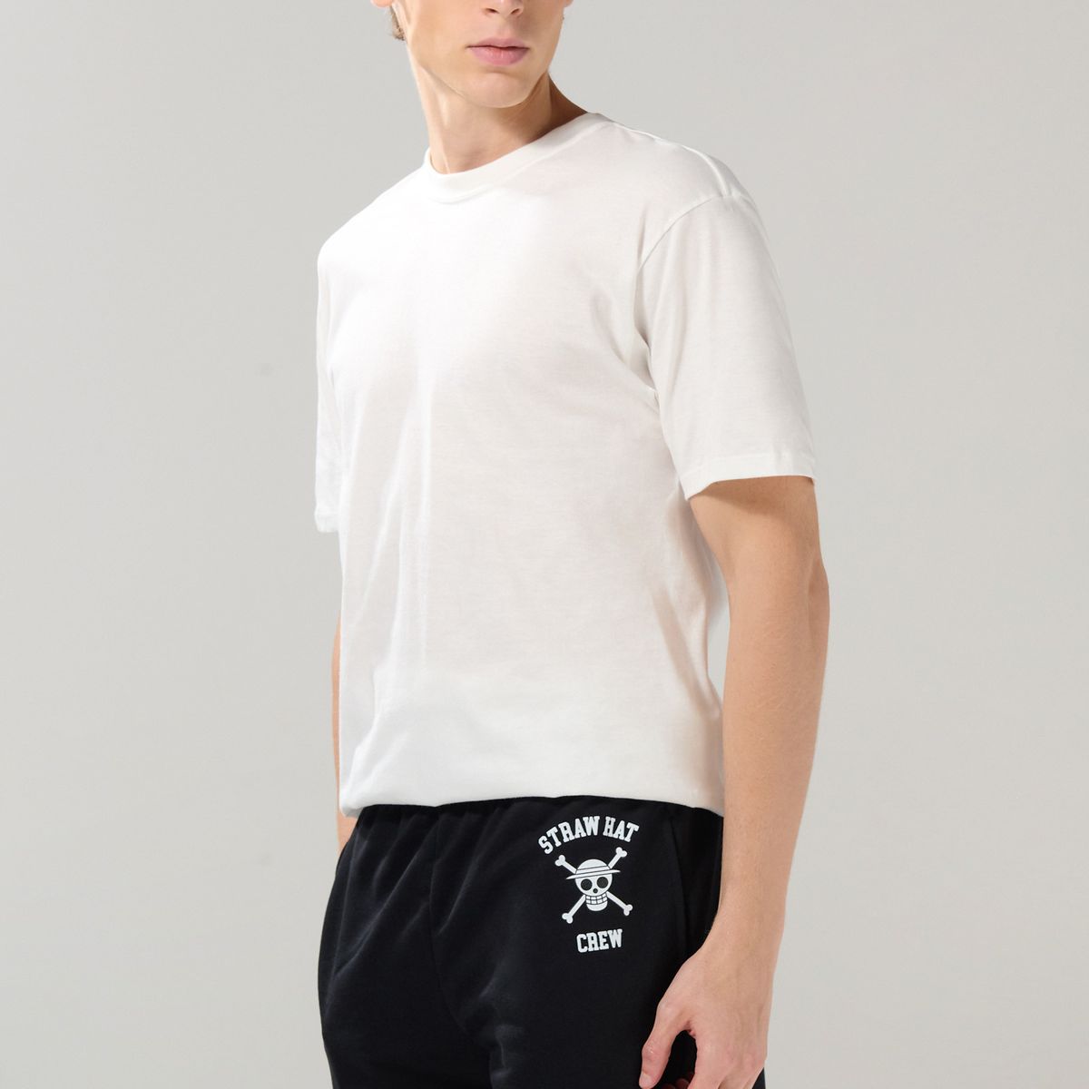 KOAJ - KOAJ Bermuda negra con diseño de One Piece y bolsillos Hombre