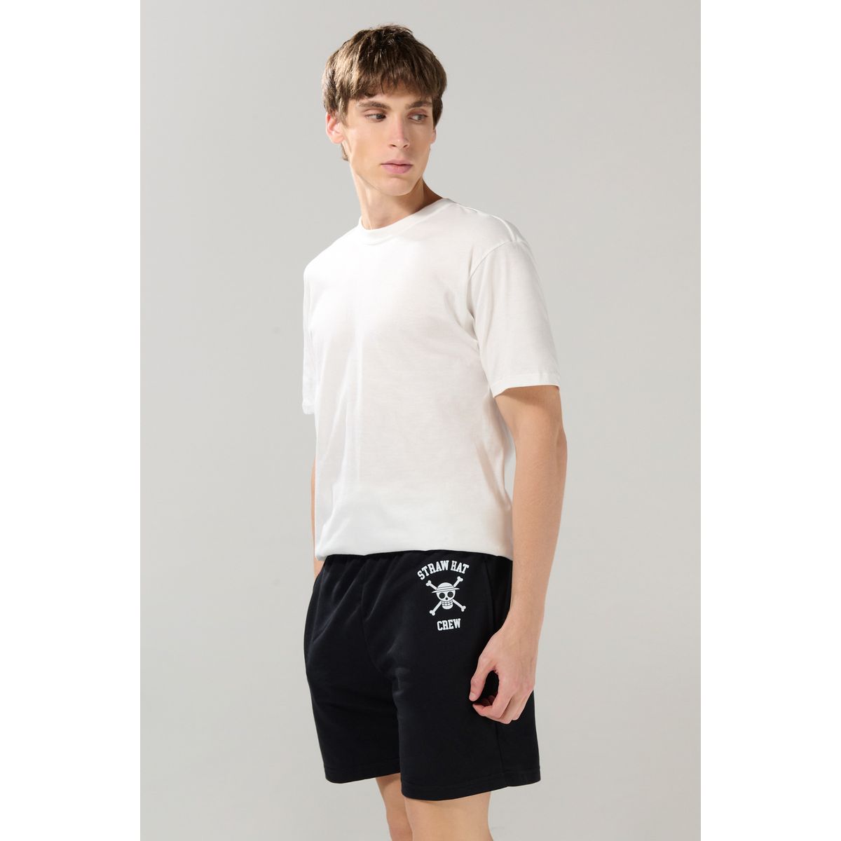 KOAJ - KOAJ Bermuda negra con diseño de One Piece y bolsillos Hombre