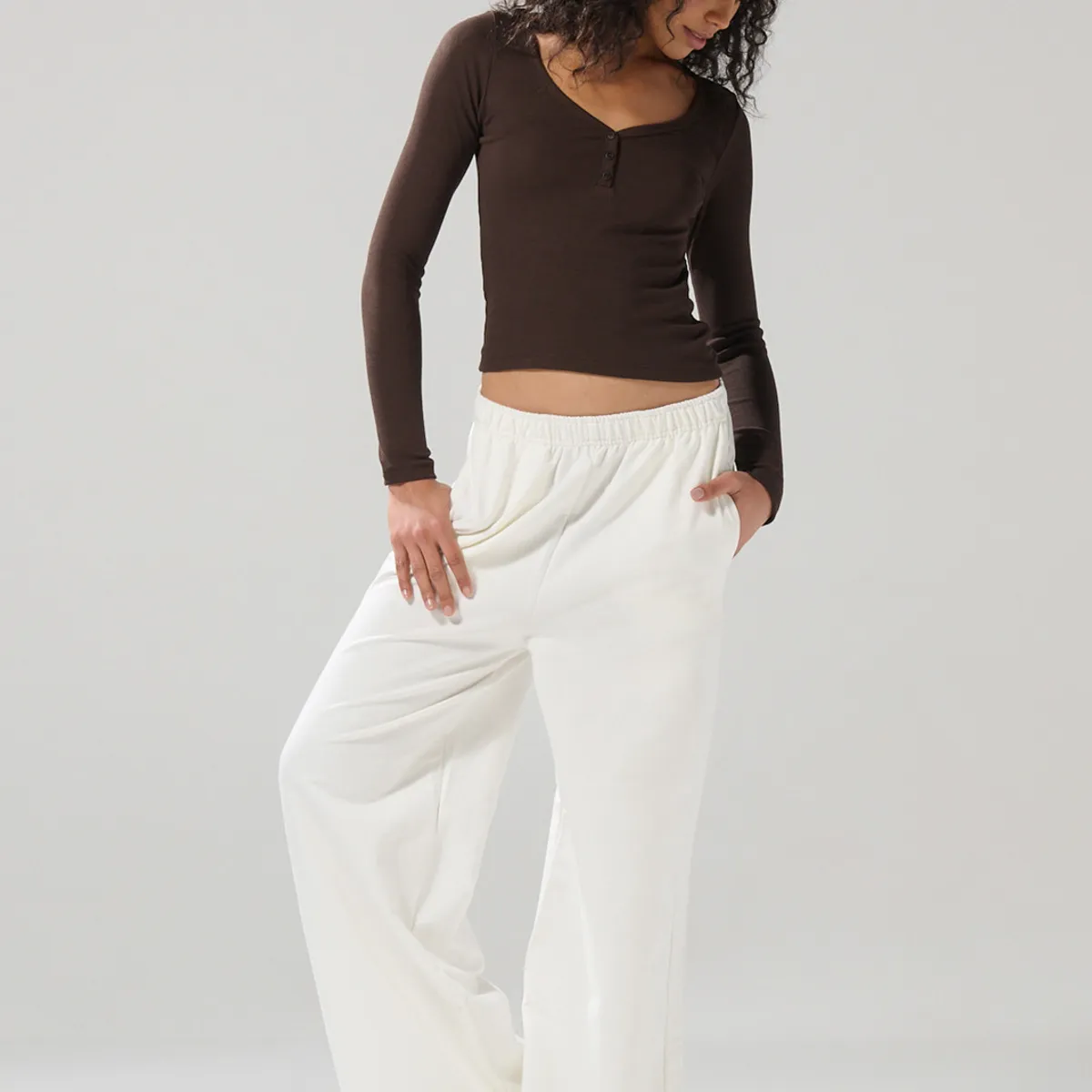 KOAJ - KOAJ Camiseta manga larga unicolor con cuelo V y botones Mujer