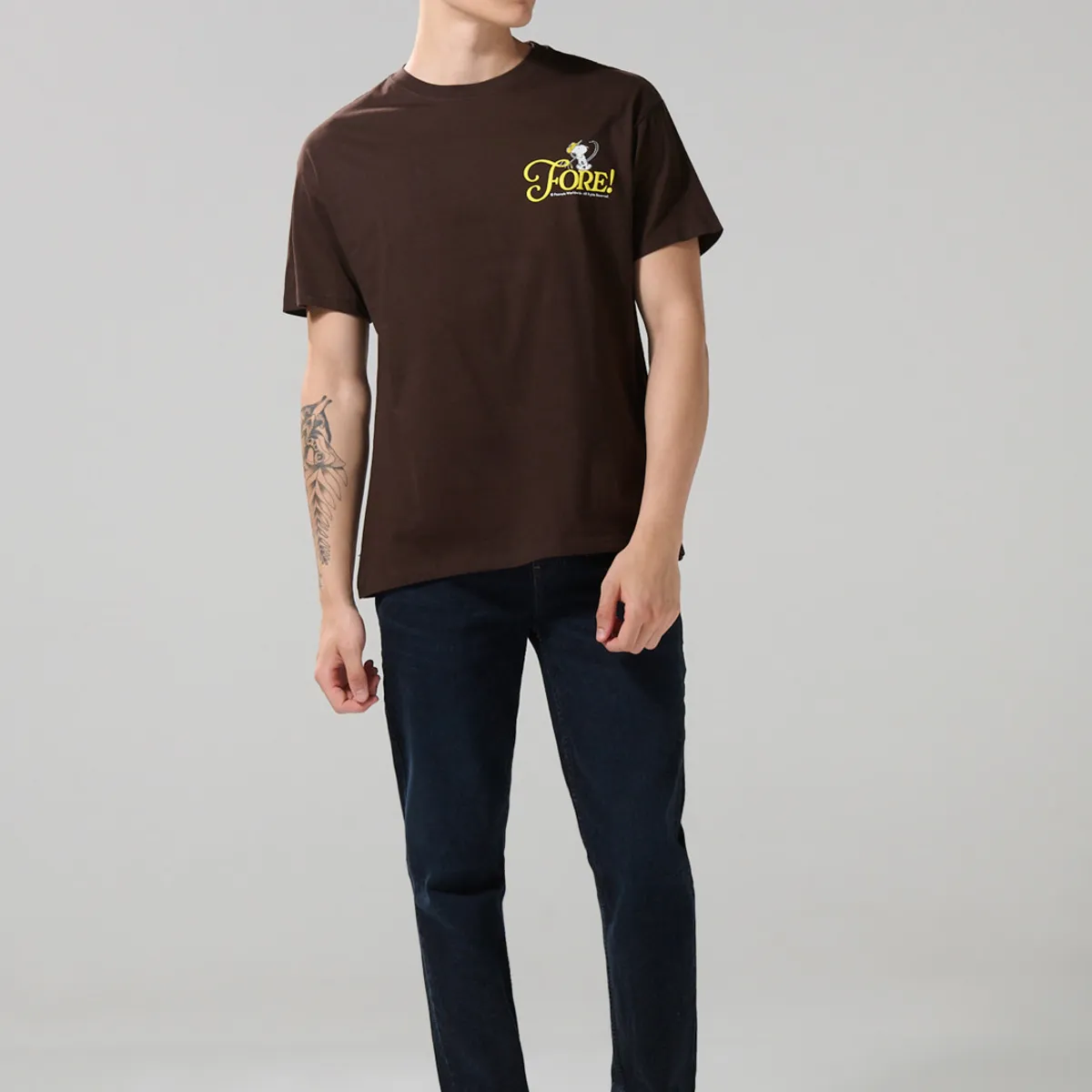 KOAJ Camiseta café oscura cuello redondo de Snoopy Hombre KOAJ ...