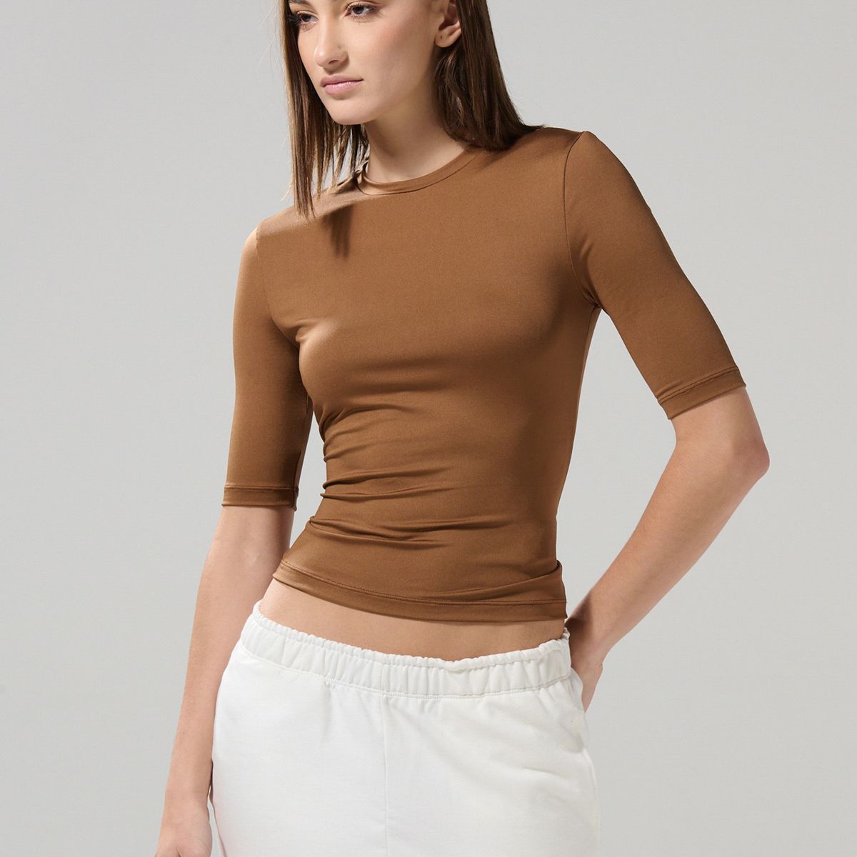 KOAJ - KOAJ Camiseta unicolor ajustada con cuello redondo y manga  Mujer