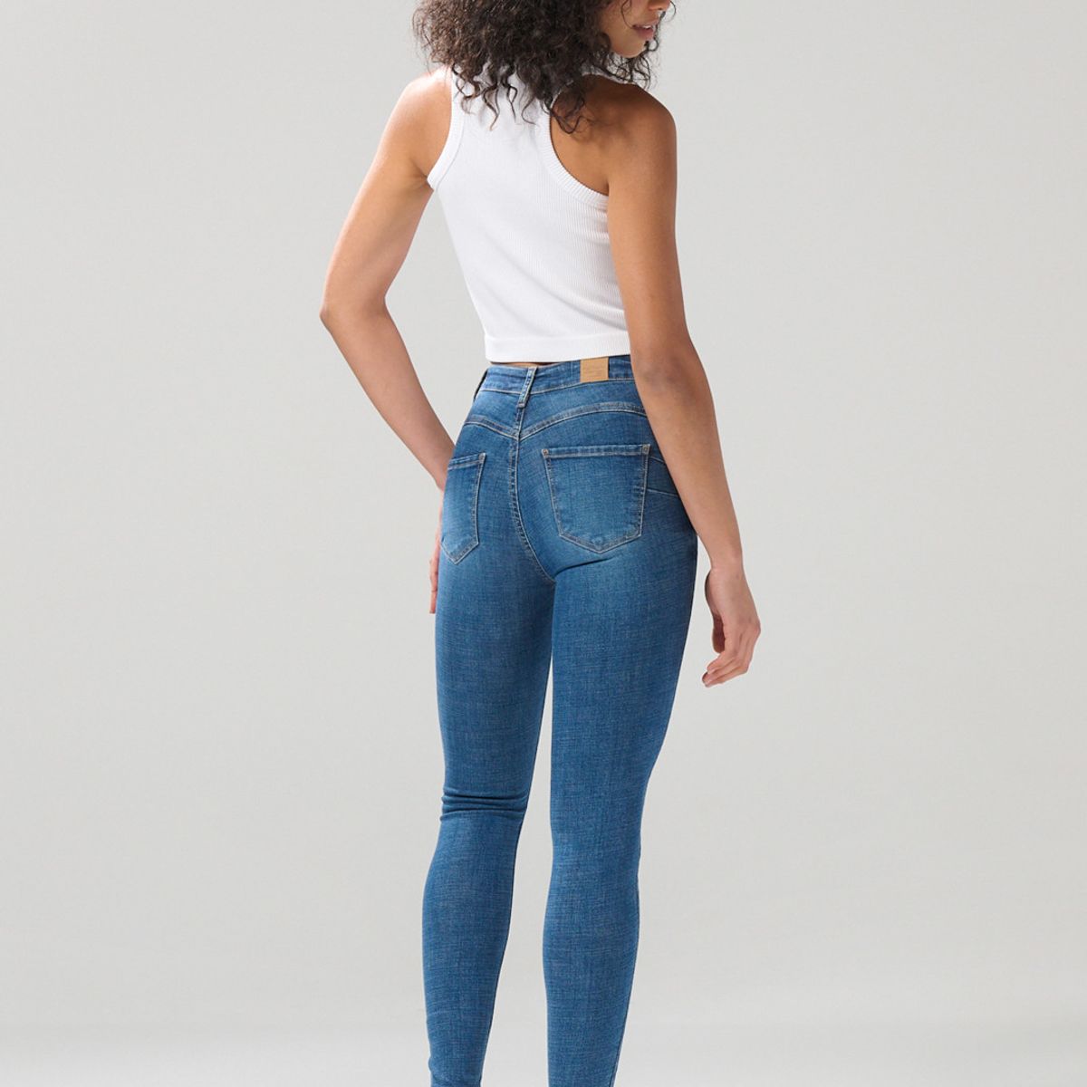 KOAJ - KOAJ Jean push up tiro alto azul medio con 5 bolsillos Mujer