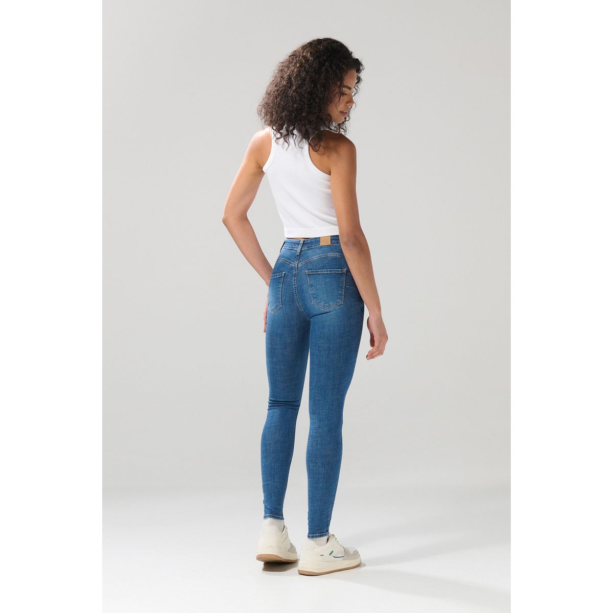 KOAJ - KOAJ Jean push up tiro alto azul medio con 5 bolsillos Mujer
