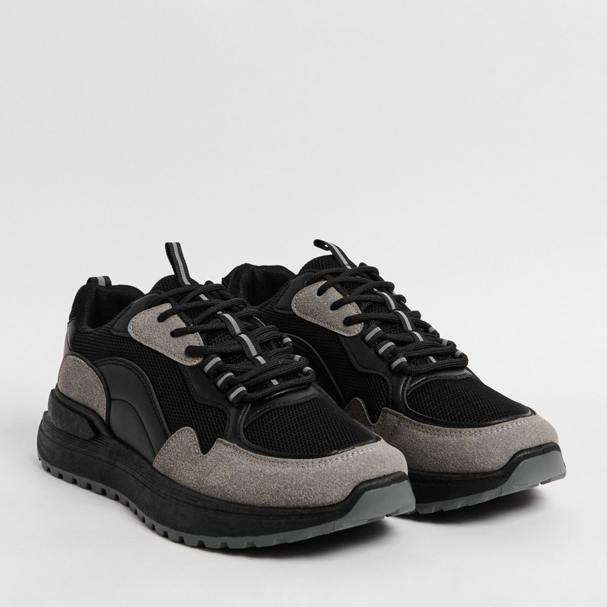 KOAJ - KOAJ Tenis negros de plataforma con cortes grises en contra Hombre