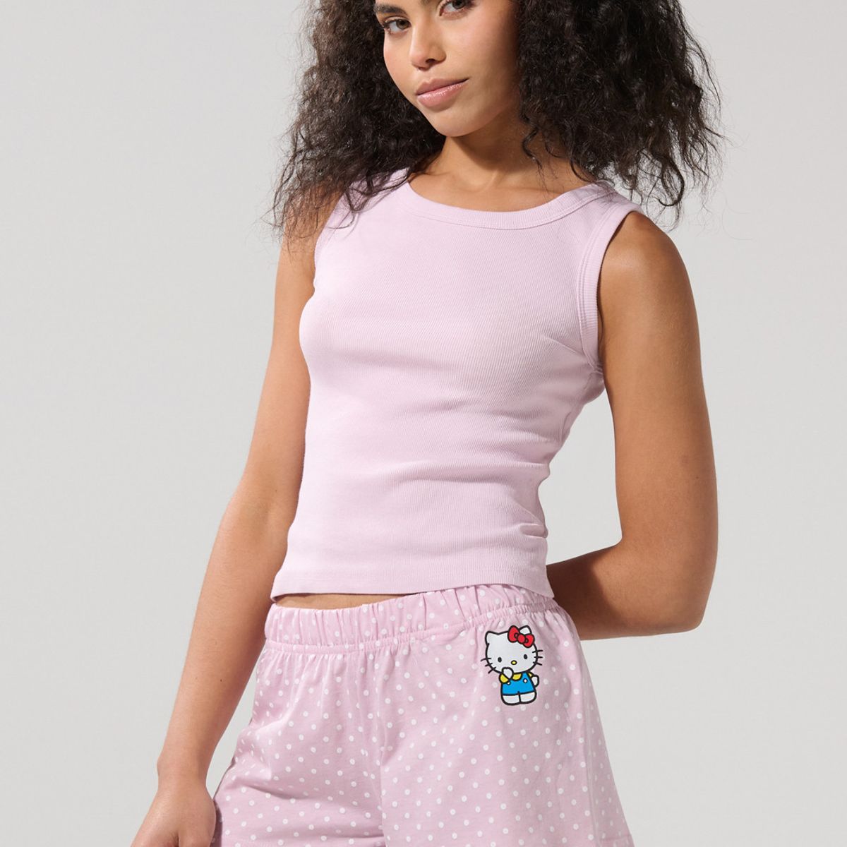 KOAJ - KOAJ Short rosado claro con diseño de Hello Kitty y tiro me Mujer