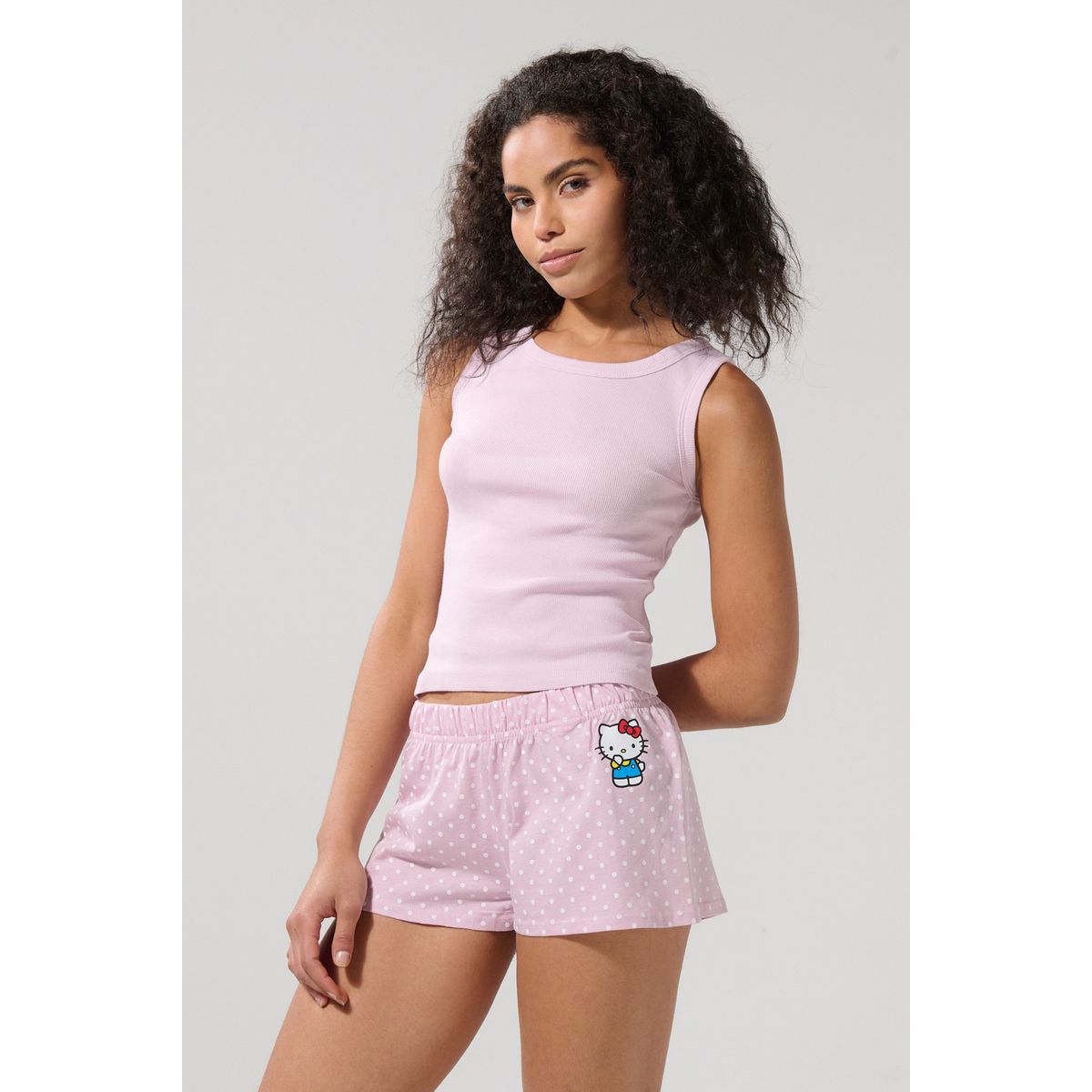 KOAJ - KOAJ Short rosado claro con diseño de Hello Kitty y tiro me Mujer