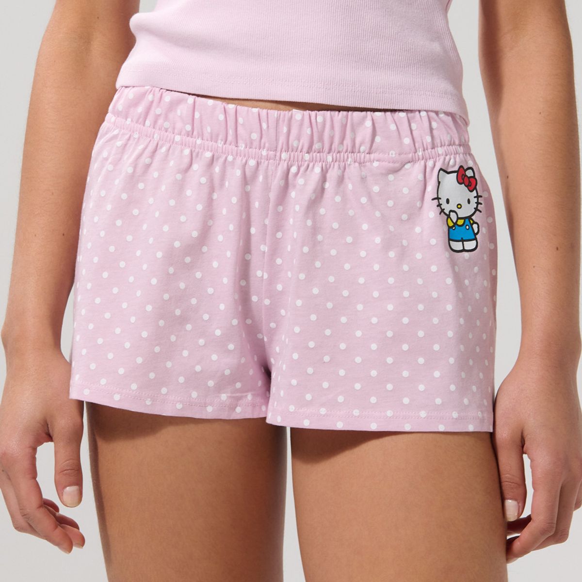 KOAJ - KOAJ Short rosado claro con diseño de Hello Kitty y tiro me Mujer
