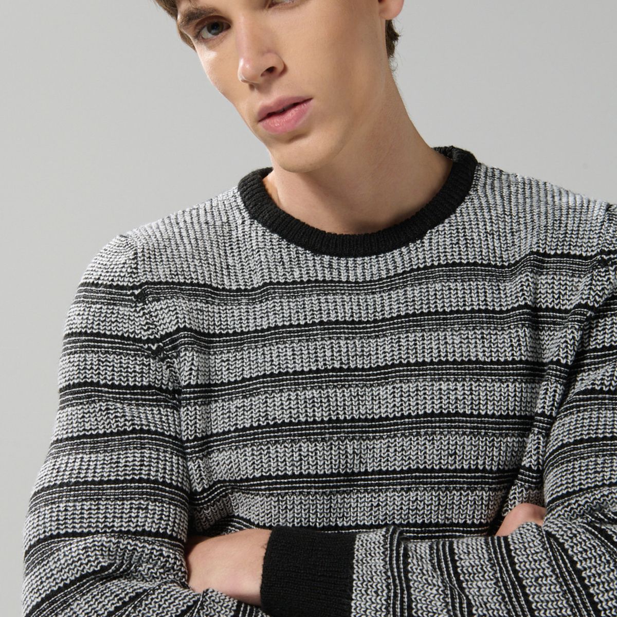 KOAJ - KOAJ Suéter unicolor cuello redondo tejido a rayas Hombre