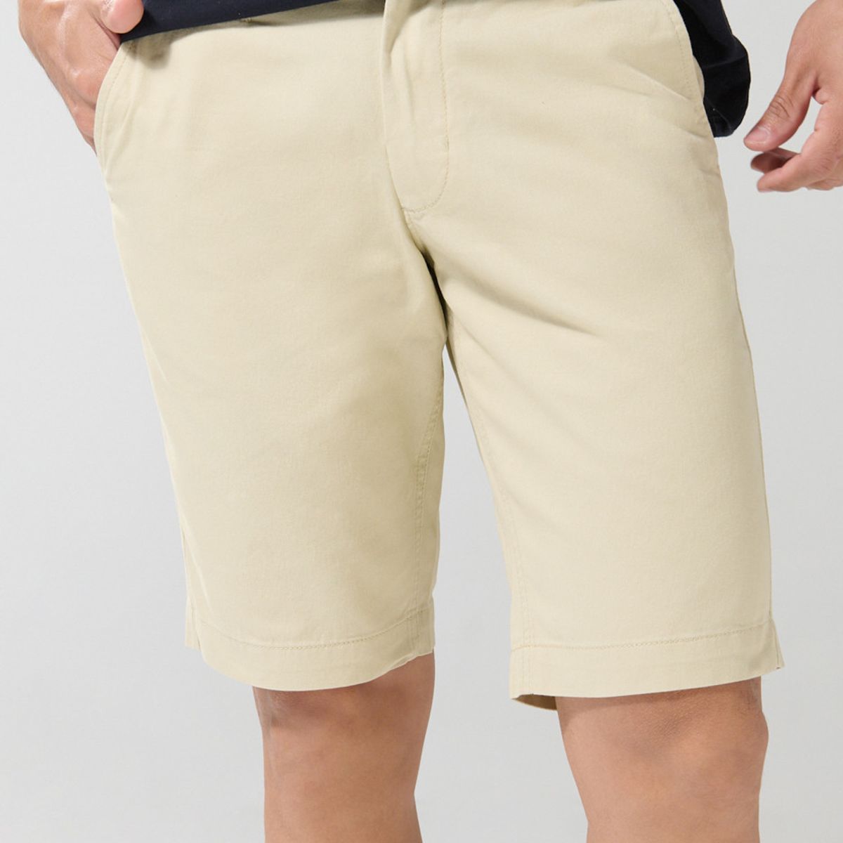 KOAJ - KOAJ Bermuda de dril unicolor con tiro bajo y bolsillos Hombre