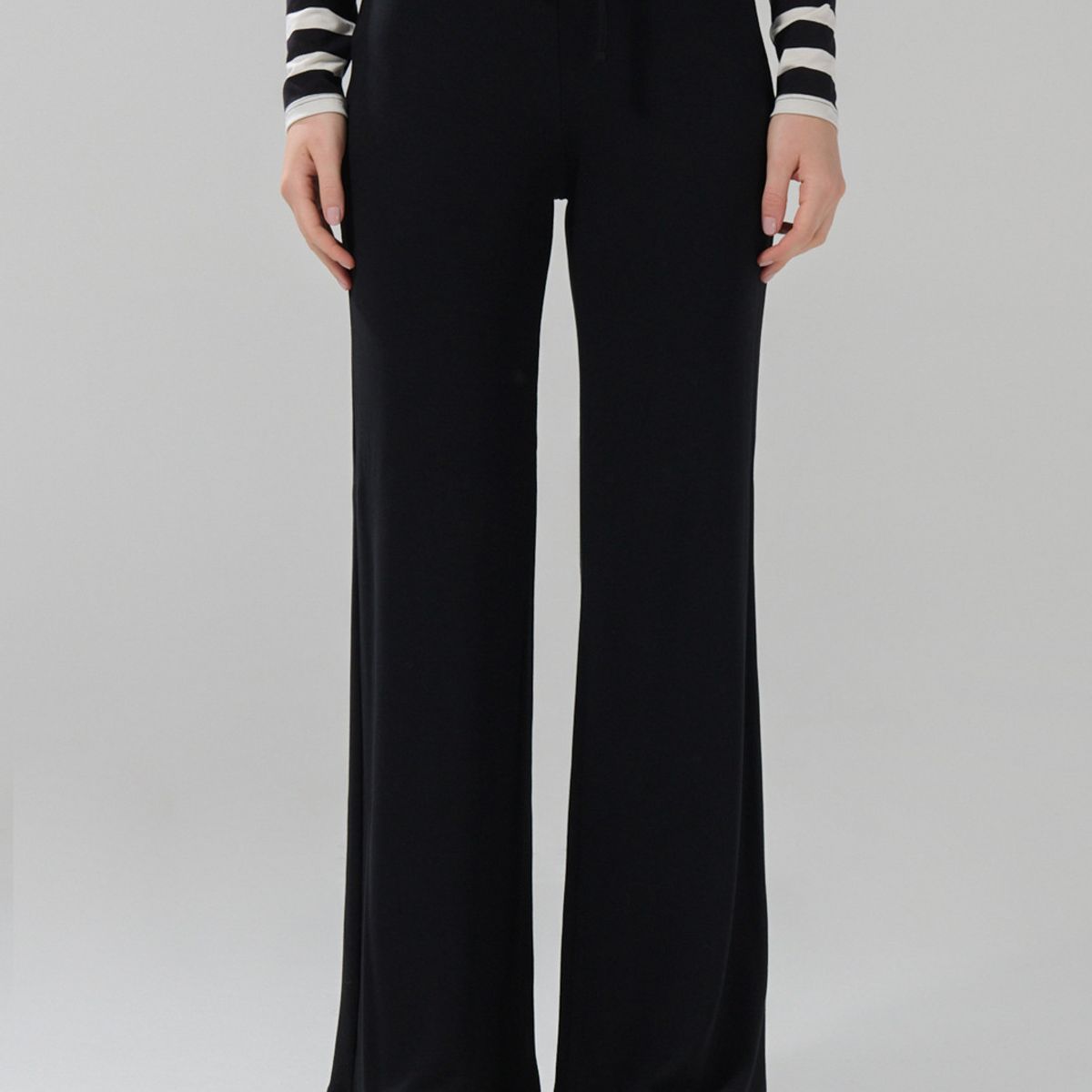 KOAJ - KOAJ Pantalón tipo flare negro con tiro alto y bota ancha Mujer