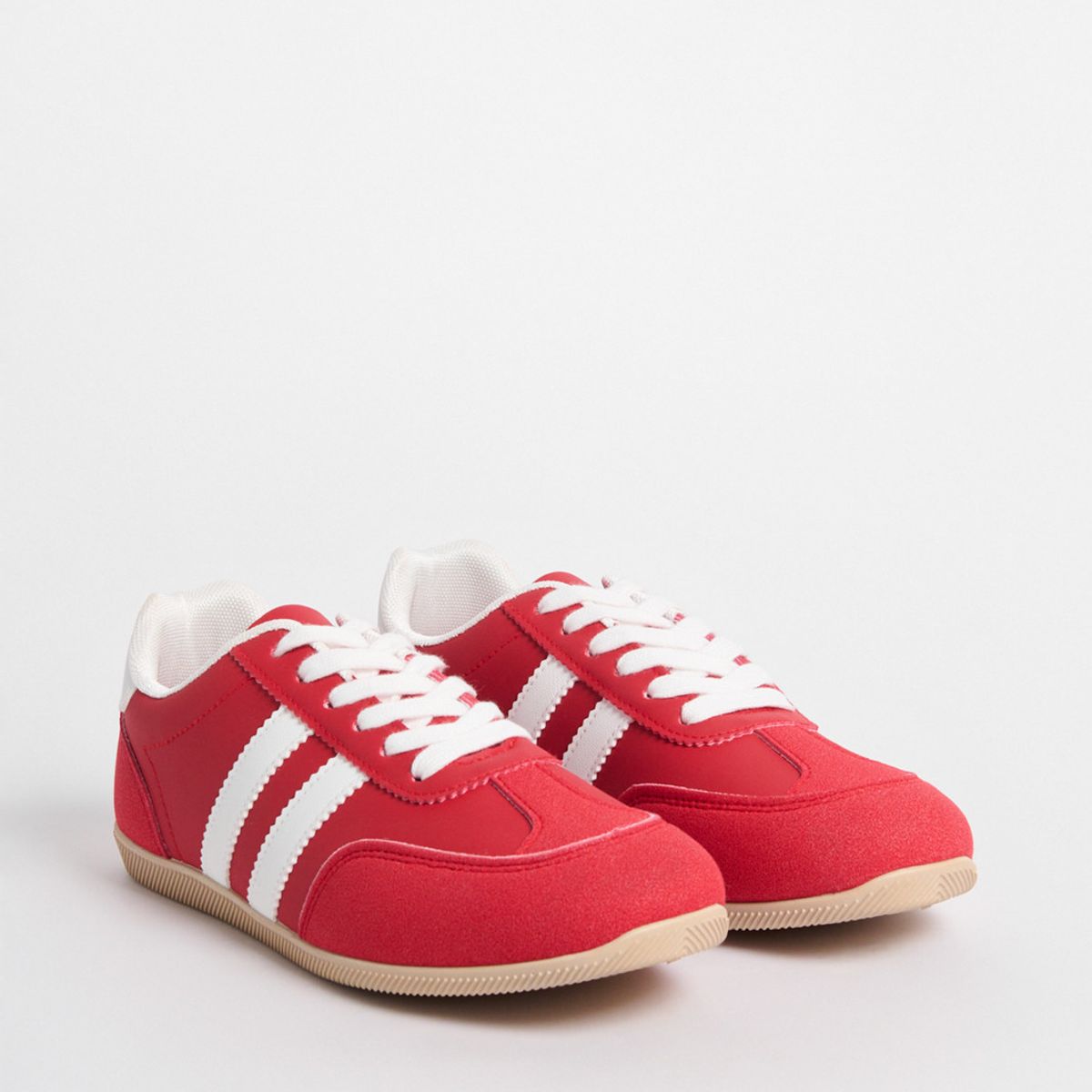 KOAJ - KOAJ Tenis casuales unicolores con cortes y contrastes Mujer