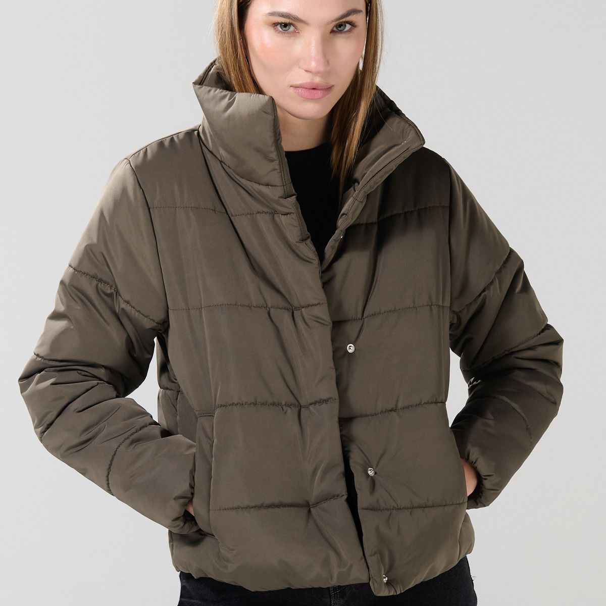 KOAJ - KOAJ Chaqueta acolchada unicolor con cuello alto y broches Mujer