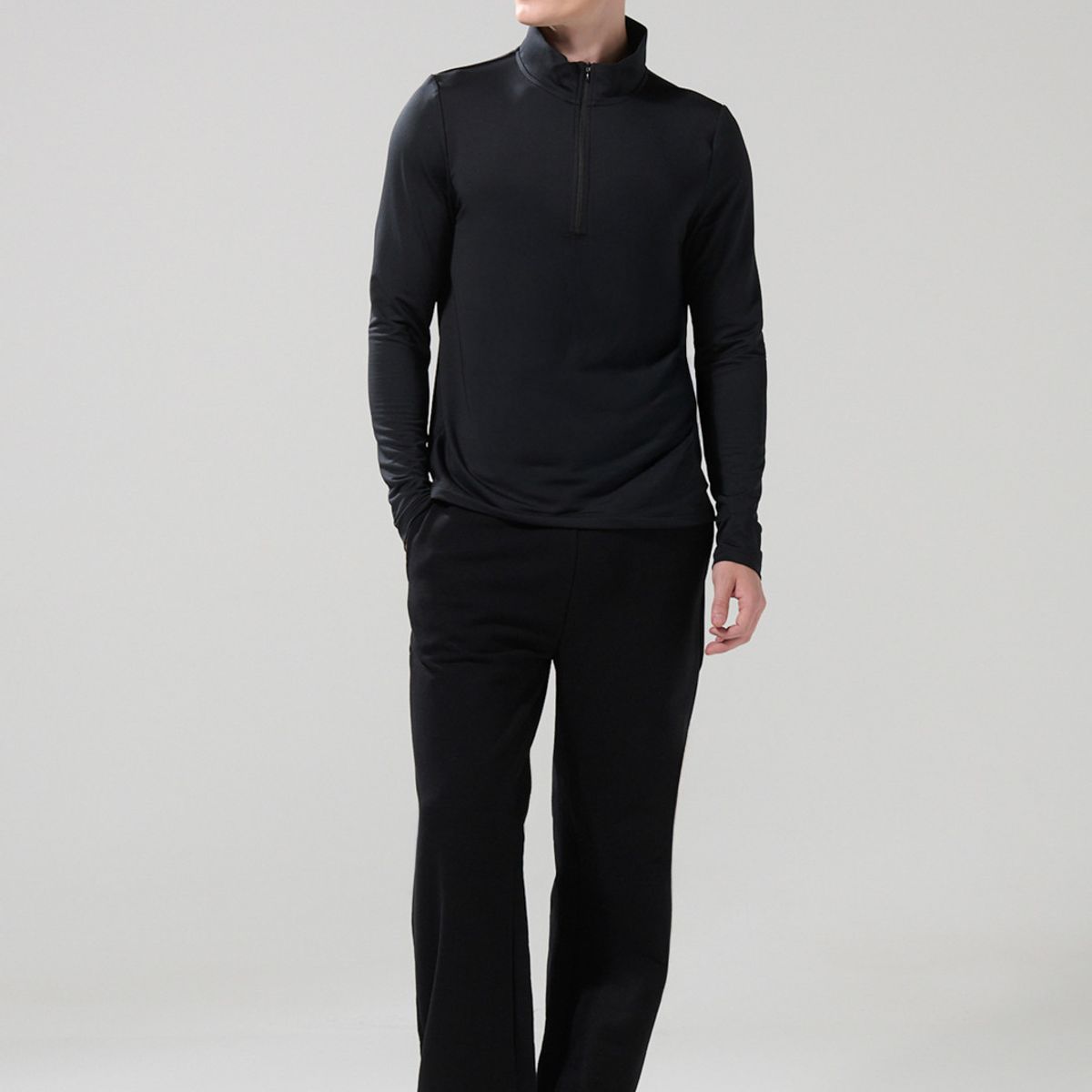 KOAJ - KOAJ Buzo unicolor liviano con cuello alto y cremallera Hombre