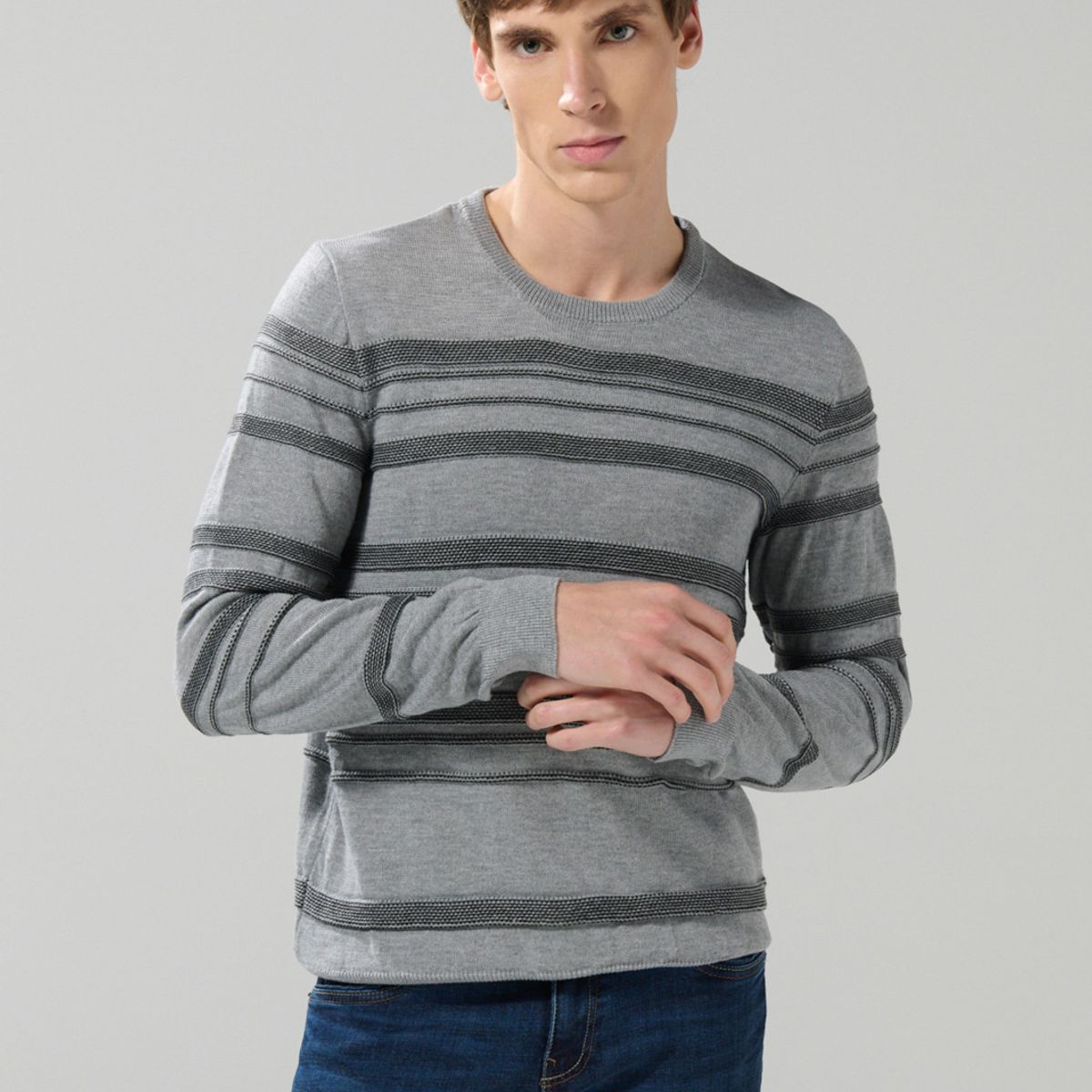 KOAJ - KOAJ Suéter gris oscuro cuello redondo con rayas en contrast Hombre