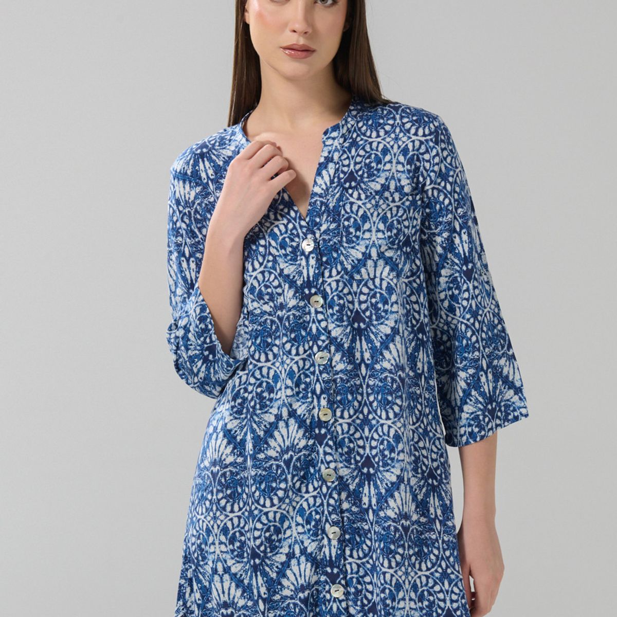 KOAJ - KOAJ Vestido corto azul oscuro con figuras blancas estampad Mujer