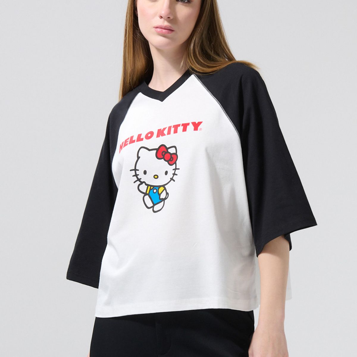 KOAJ - KOAJ Camiseta crop top oversize crema de Hello Kitty Mujer