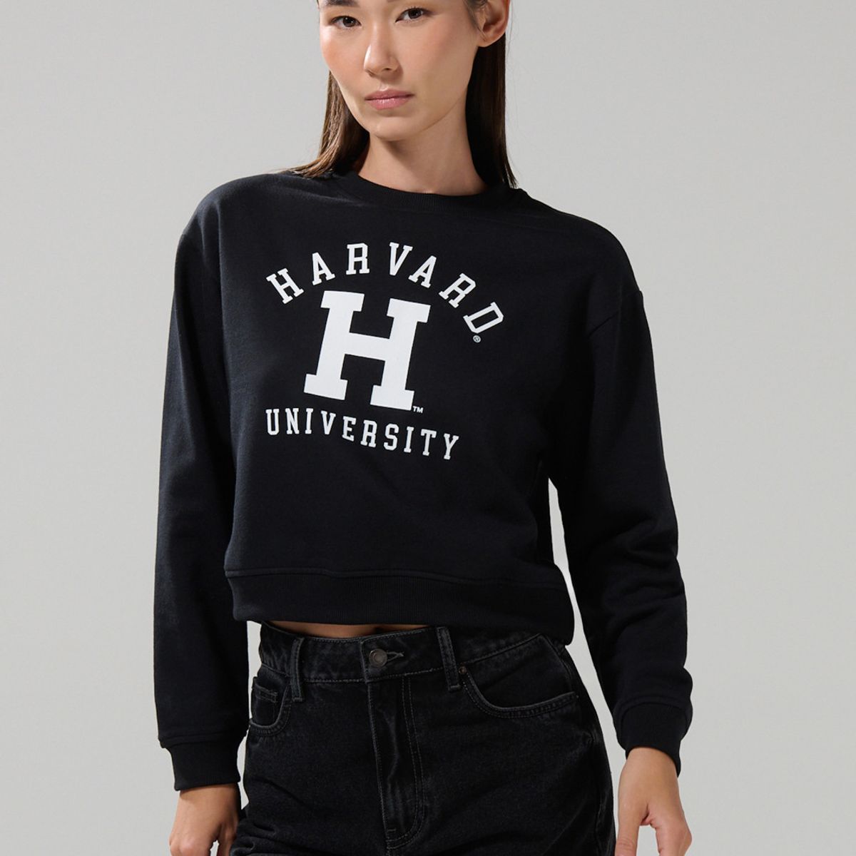 KOAJ - KOAJ Buzo negro cuello redondo con estampado de Harvard Mujer