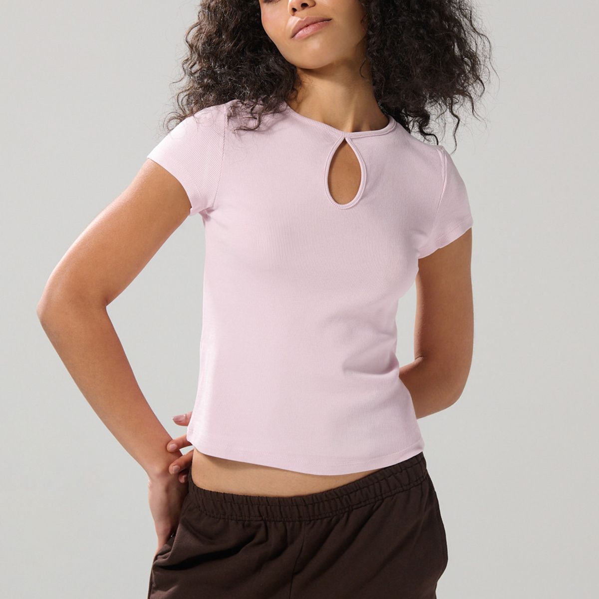 KOAJ - KOAJ Camiseta manga corta unicolor con abertura en frente Mujer