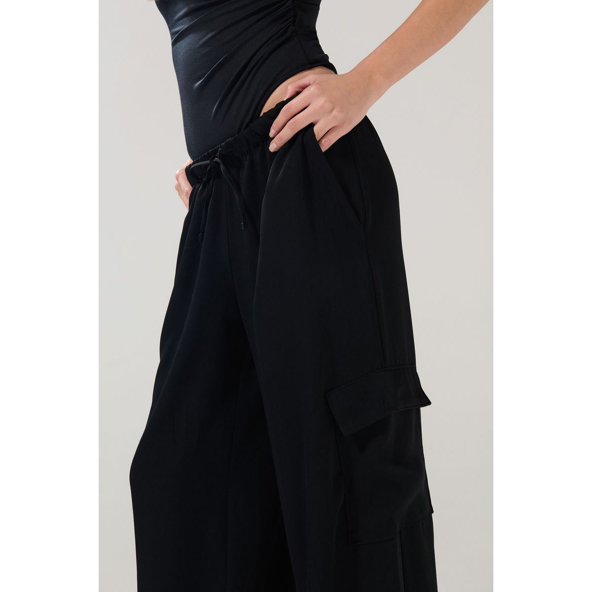 KOAJ - KOAJ Pantalón palazzo negro cargo con bolsillos utilitarios Mujer