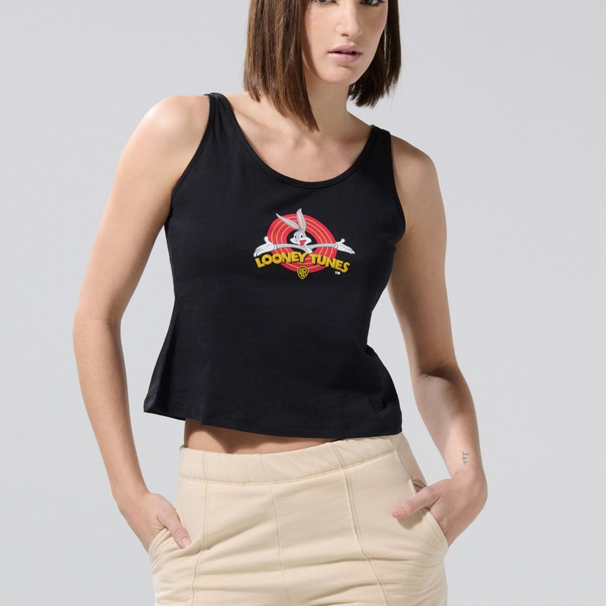 KOAJ - KOAJ Camiseta negra manga sisa con arte de Looney Tunes Mujer