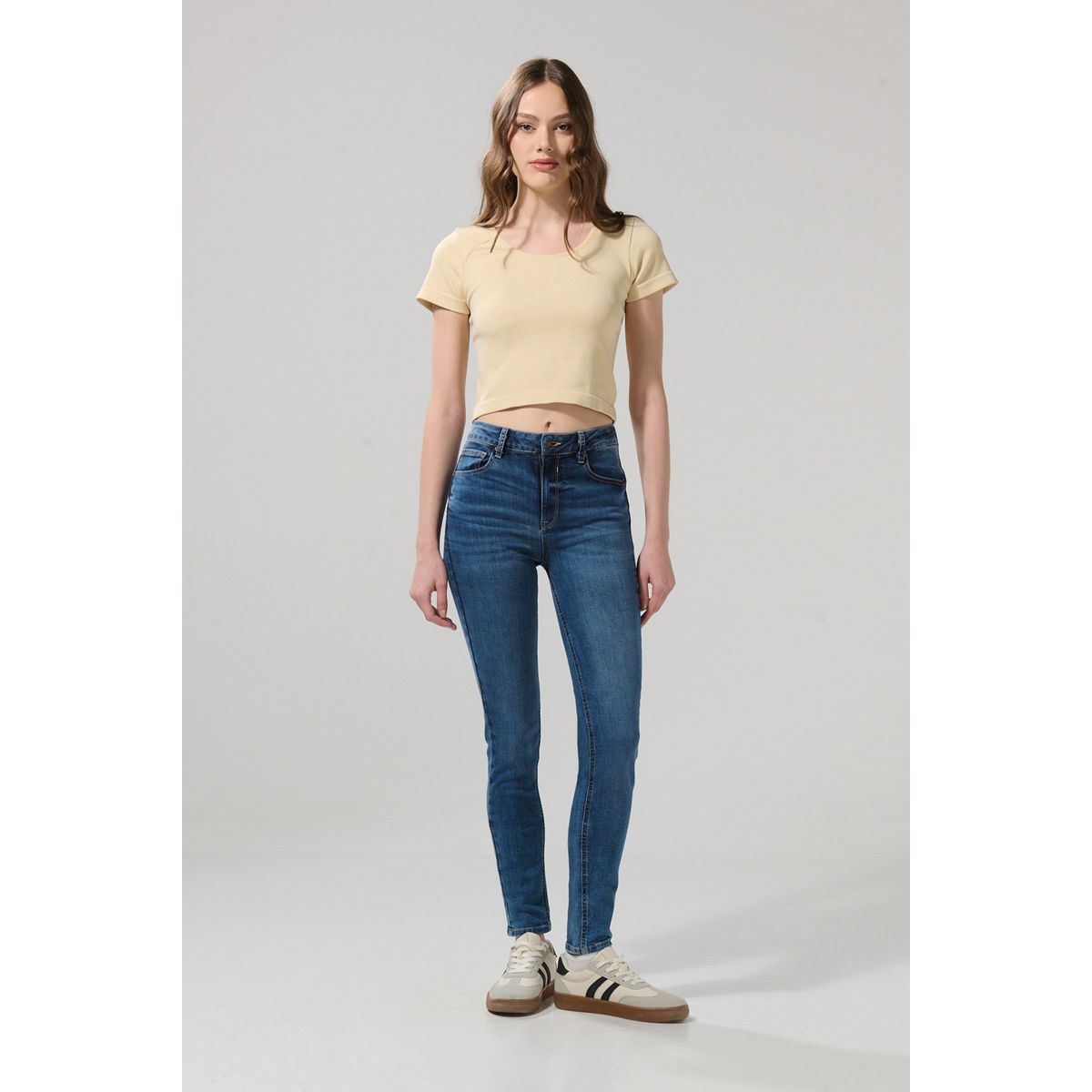 KOAJ - KOAJ Jean tiro alto push up azul medio con ligeros desgaste Mujer