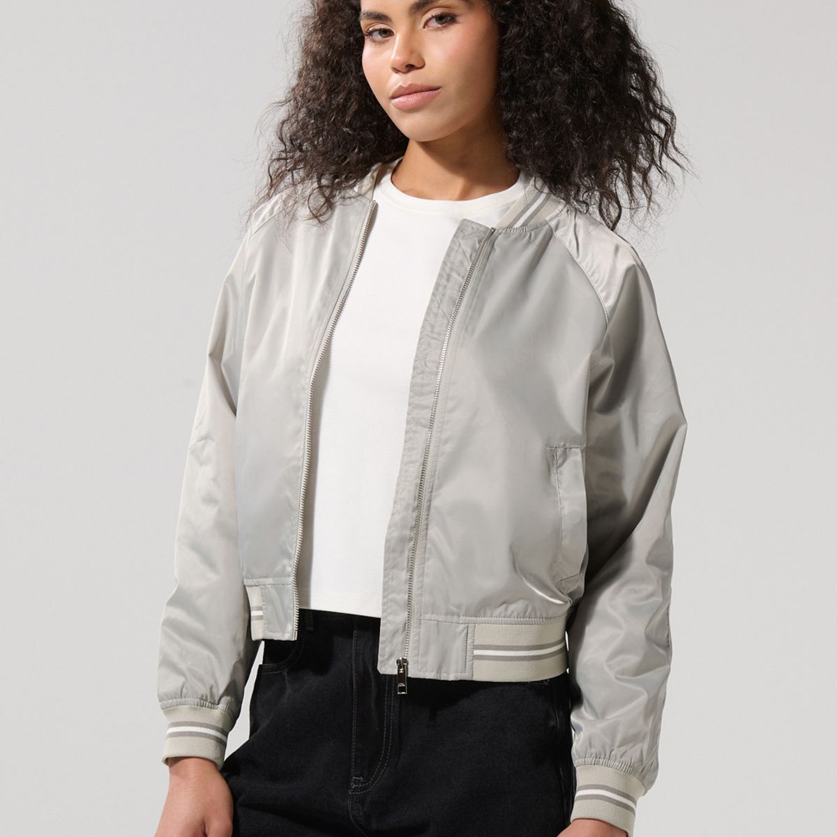 KOAJ - KOAJ Chaqueta bomber unicolor con contrastes y cremallera Mujer