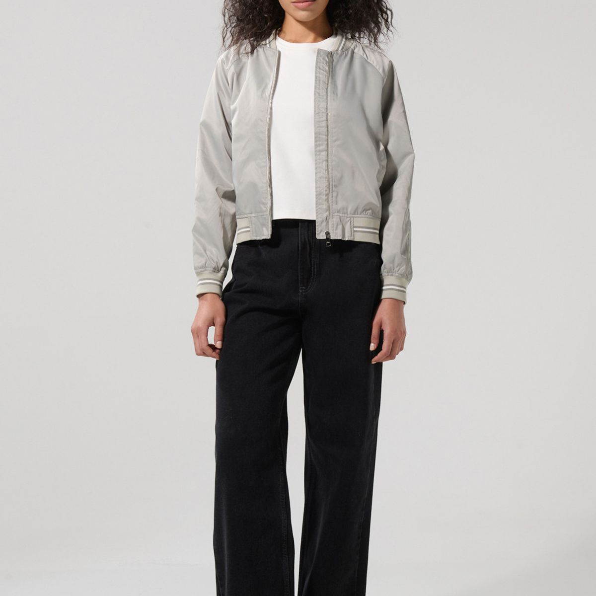 KOAJ - KOAJ Chaqueta bomber unicolor con contrastes y cremallera Mujer